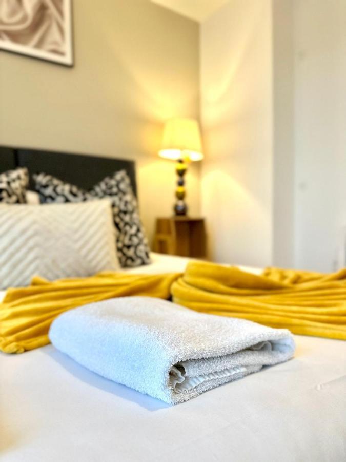 Koala & Tree - Modern 1 Bed Apartment For 4 Guests In The Heart Of Cambridge - Short Lets & Serviced Accommodation Exterior foto